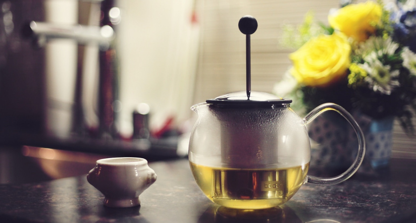 Не чай, а яд: через сколько часов заварка начинает вредить вашему здоровью