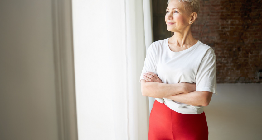 72-летняя женщина перестала есть один «полезный» продукт вечером — и за неделю скинула то, что вы тщетно гоняете месяцами в спортзале