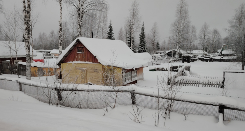 Надежная герметизация на века: чем заделать отверстие вокруг дымохода в кровле из шифера — смесь из 2 компонентов