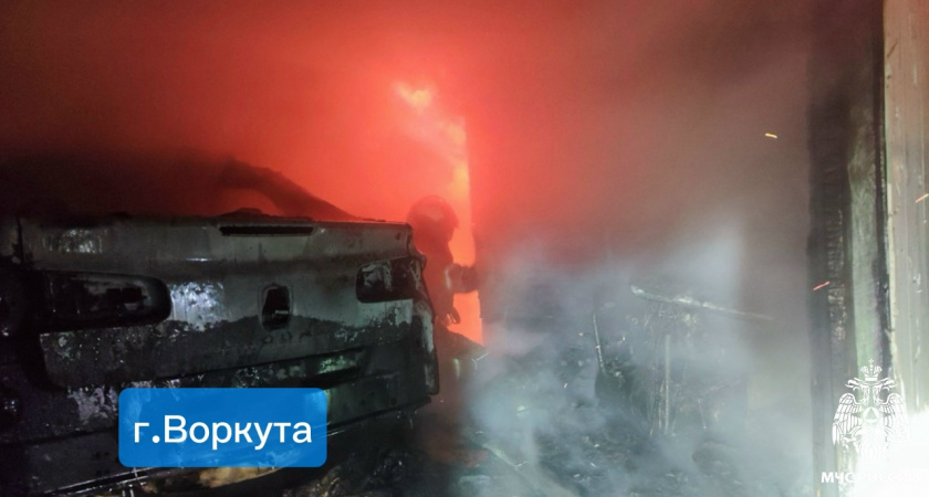 В Коми сгорели гараж и отходы лесопильного производства