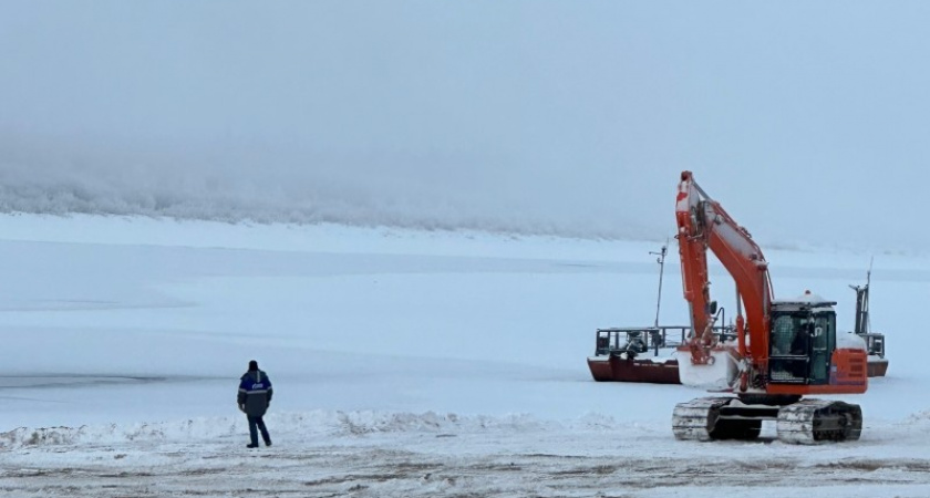 После месяца изоляции в Коми начали монтировать понтонный мост
