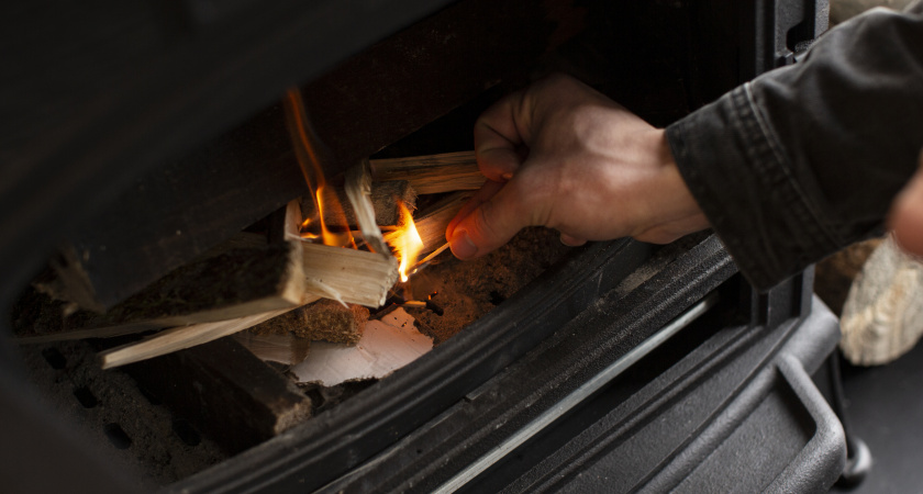 Кидаю 1 таблетку на дрова — и дымоход чист до неприличия: от векового слоя сажи нет и следа - тяга 10 из 10