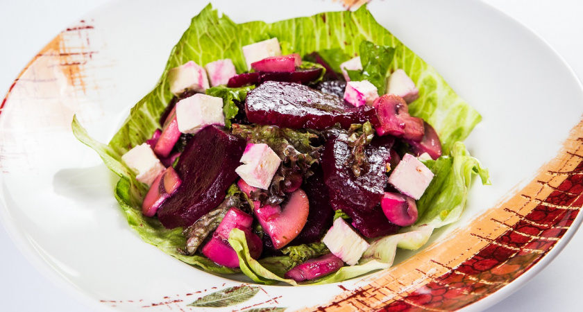 Приготовьте салат «Искры на сене» — символ удачи в 2026 году: ярко, вкусно, символично - огненная лошадь взвизгнет от восторга