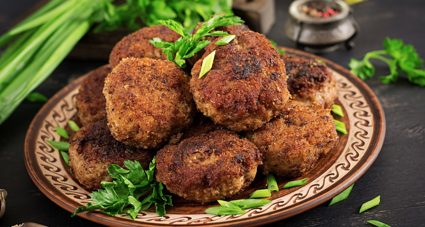 Из-за этого рецепта семья полюбила печень, даже дети: готовим котлеты по-особому —  добавки, которые делают их вкусными и нежными