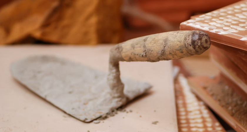 Одна банка на 50 кг раствора - цемент становится крепче и не растрескивается в морозы - секрет советских плиточников