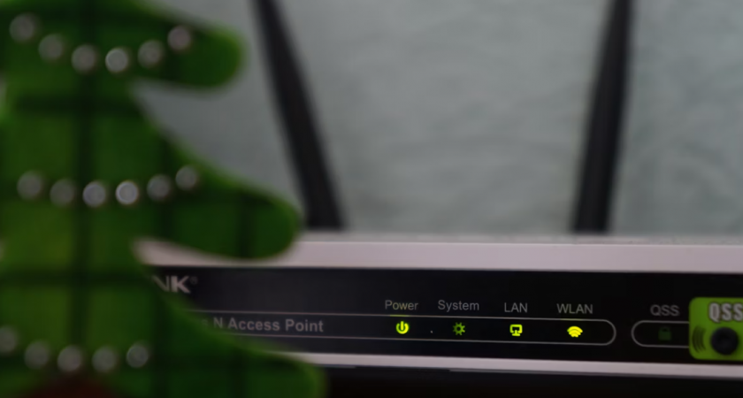 Нажмите 1 кнопку роутера – и интернет взлетит: простое действие заметно ускоряет Wi-Fi