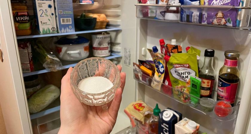 Положите соль в холодильник и навсегда избавьтесь от большой проблемы — проверенные советы для дома, которые работают