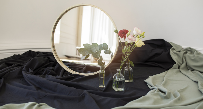 Зеркала и стекла в доме сияют: ни единого развода, никаких следов от тряпки - отмыла за полчаса, используя лишь это копеечное средство