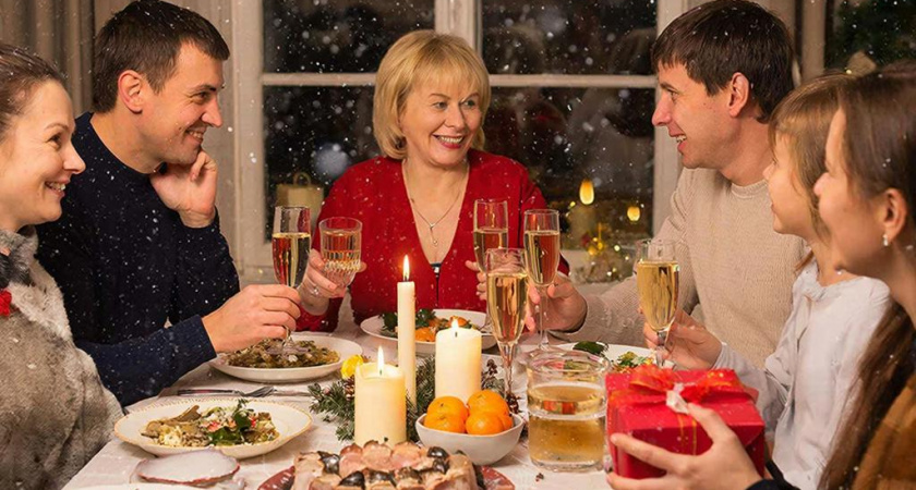 Домашние посиделки уходят в прошлое: почему мы перестали звать гостей домой и что пришло на смену