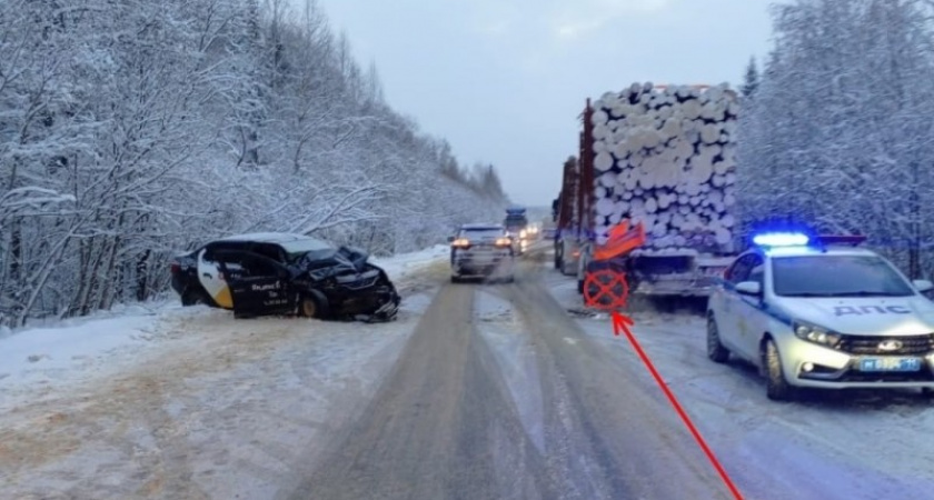 Недалеко от Ухты таксист врезался в грузовик с прицепом