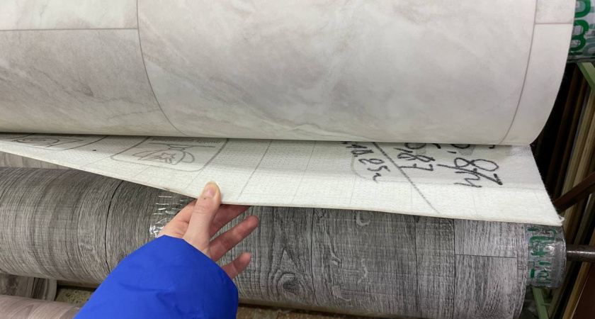 Ламинат уже прошлый век: копеечная замена досок – стелится в 1 слой, а пол теплющий