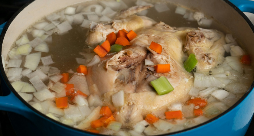 Забудьте о пенке при варке мяса: запомните 4 простых правила, чтобы она не появлялась, и не допускайте ошибок