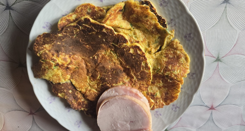 Сырная лепешка на завтрак: быстро, просто, вкусно, питательно и красиво - с любой начинкой