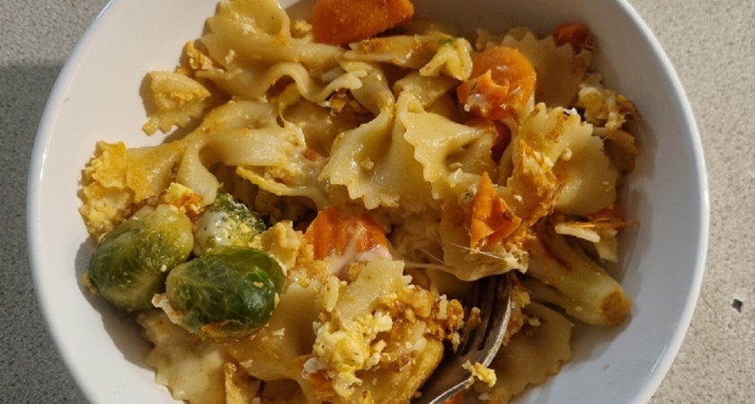 Когда холодильник пуст, а есть хочется — моя палочка-выручалочка: 6 идей для пачки макарон, которые спасут любой вечер