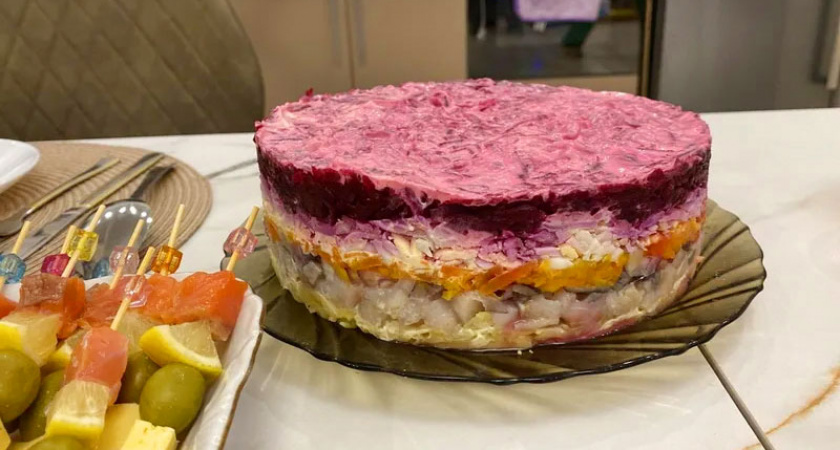 Какой слой в салате "Селёдка под шубой" должен быть первым? Запомните раз и на всю жизнь