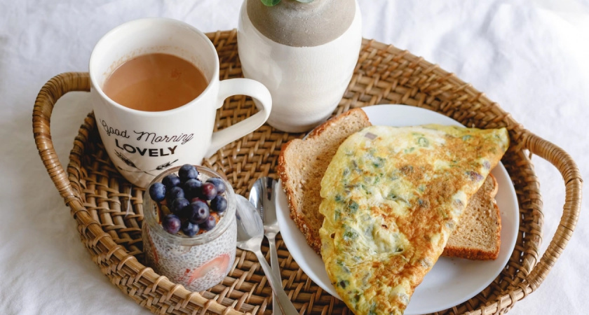 1 стакан овсянки и 2 яйца — вкуснейший завтрак готов: домашние умяли в мгновение ока