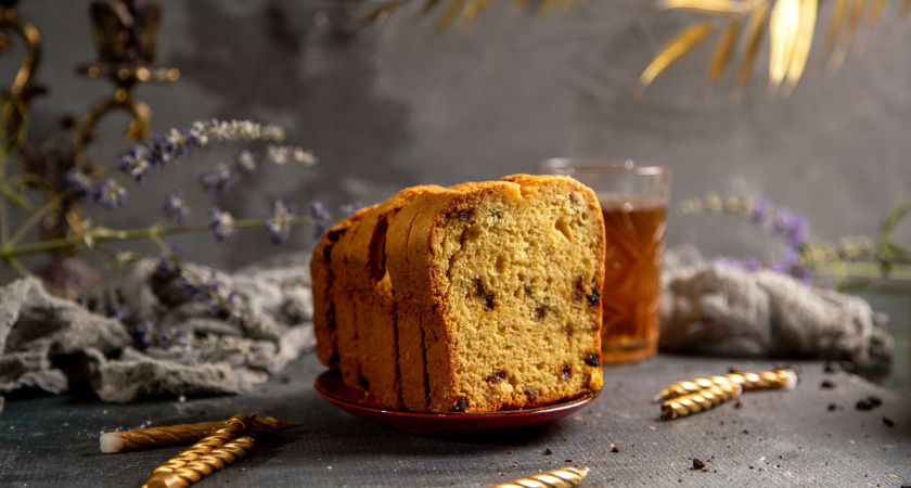 Ленивый кекс на сгущёнке без миксера прочих заморочек: воздушный, как бисквит, и готовится за 5 минут