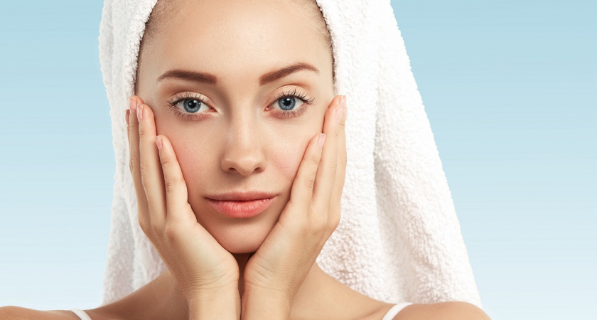 Лицо свежее, овал чётче, отёки уходят: как прокачать домашний уход - эффект как после салонных процедур