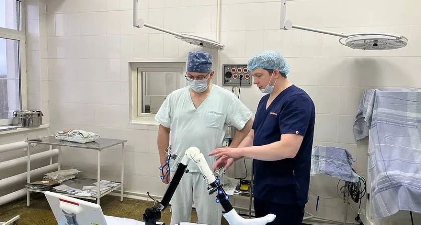 В одной из больниц Коми начали проводить ортопедические операции с помощью робота