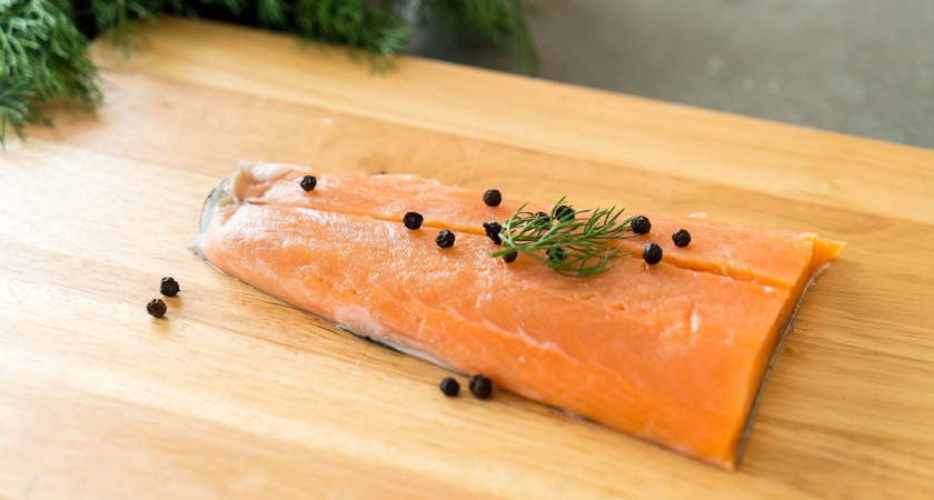 1 ошибка - и малосольная рыбка превращается в рыхлую массу: как правильно солить горбушу, форель и нерку