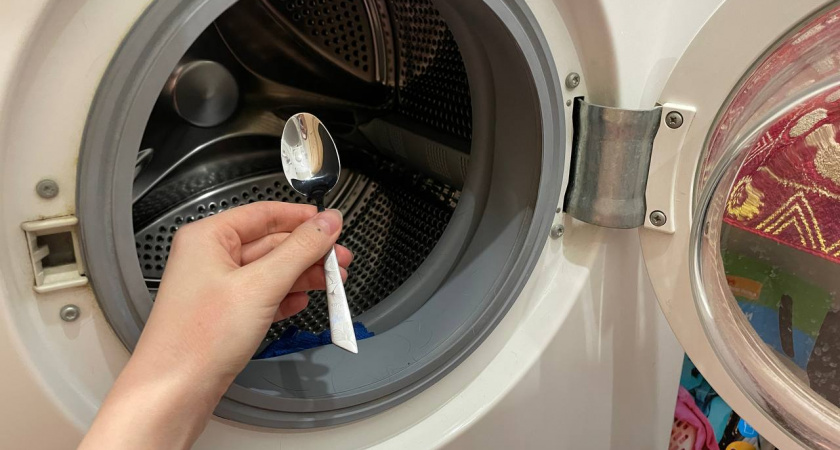 Всегда кладу ложку в барабан стиралки — стирка проще, а полотенца как новые