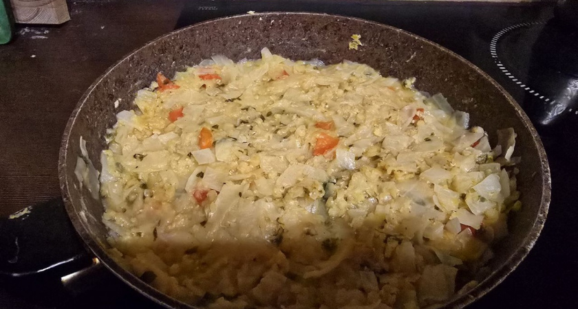 Капусту больше не тушу — беру пакет и смешиваю с копеечными ингредиентами: ленивый ужин в считанные минуты