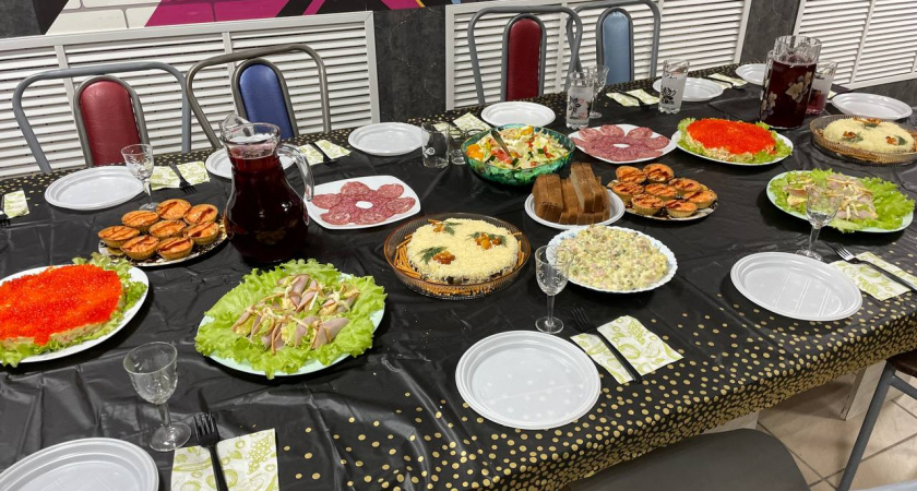 Шикарный праздничный стол за копейки: назван самый бюджетный салат на Новый год-2026