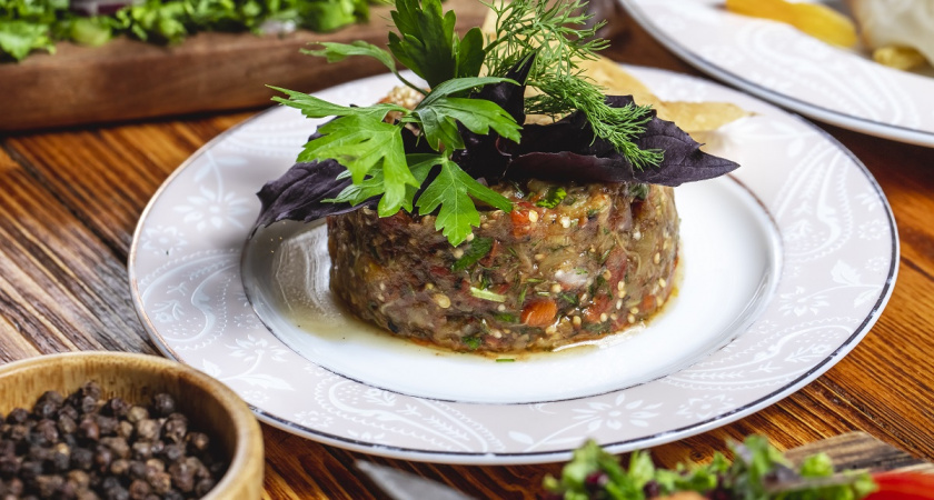 Как и сколько можно хранить холодец: простые правила — и безопасно наслаждаемся свежим новогодним блюдом