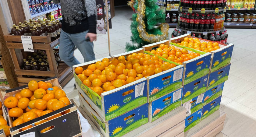 Продавцы терпеть не могут этой хитрый способ: как по одному взгляду на кожуре отличить сладкий мандарин от кислятины