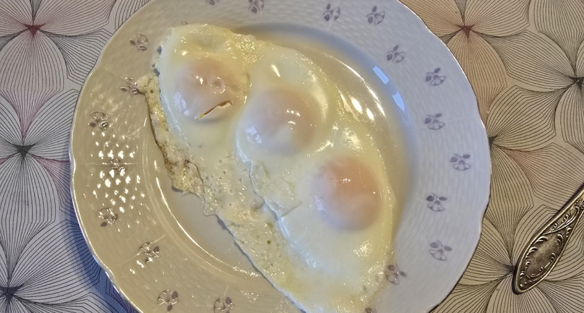 Яичницу готовлю меньше, чем за минуту, и даже посуду потом не мою: теперь все подруги делают так же – проще некуда, на вкус шедевр