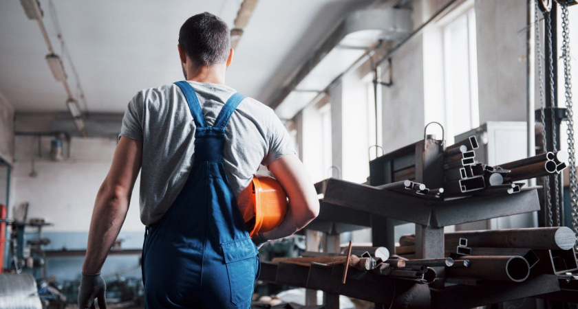 «Дело не только в деньгах»: почему рабочие покидают заводы и не хотят там оставаться - друг все рассказал