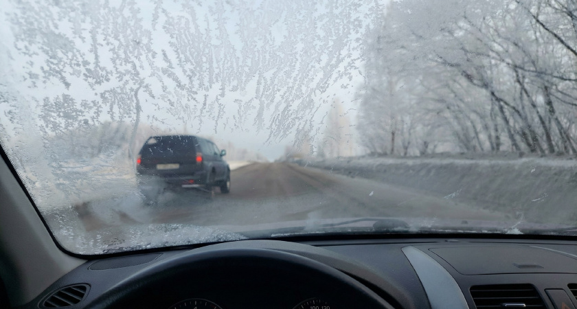 Про запотевшие стекла и не вспомните: положите пакетик под лобовое и ездите спокойно всю зиму