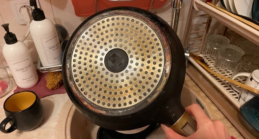 Старые сковородки заблестели как новые: средства для чистки, которыми я пользуюсь уже не один год 