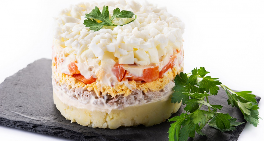 Улучшенная версия, попробуйте: салат «Обалденный» с крабовыми палочками — готовится за 10 минут, съедается за 5