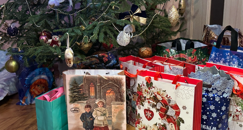 Не дарите кружки и носки: вот чем порадовать друзей на Новый год 2026 - варианты, которые точно понравятся