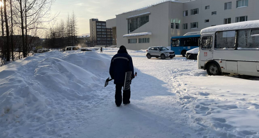 Ученые выяснили: люди с этой утренней привычкой обречены на бедность