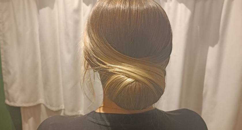 Волосы больше не сыпятся: хитрость которая помогла сделать их гуще и придать им блеск