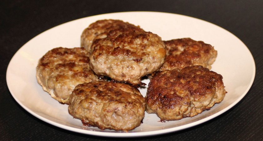 Этот ингредиент вы никогда не добавляли в котлеты. А зря! Попробуете и не станете готовить по-другому