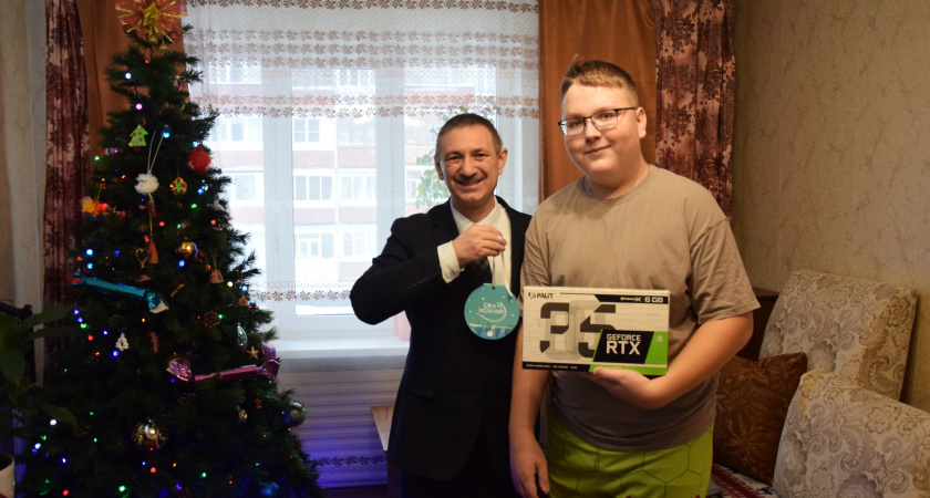 Руководитель аппарата администрации Ухты подарил 16-летнему школьнику новую видеокарту