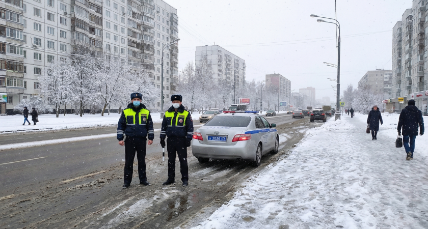 Какие три документа ГИБДД не имеет права требовать у водителей: вот как законно отказать инспектору, совет автоюриста