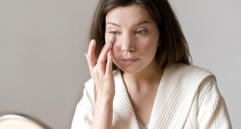 Почему даже после 8 часов сна у вас мешки под глазами: простая инструкция как не отекать после ночи