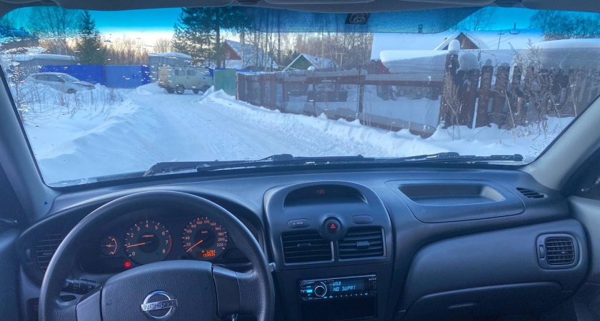 Забудьте о проблеме запотевших окон: положите пакетик под лобовое и ездите спокойно всю зиму