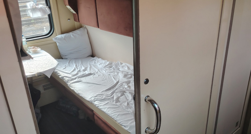 Купила нижнюю полку за 45 суток: женщина со скандалом требовала уступить её своему ребёнку – мой ответ заставил вагон аплодировать