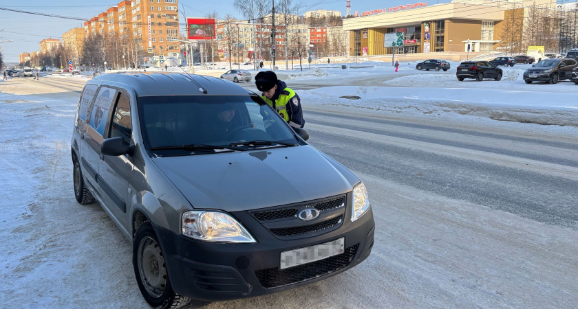 Зачем при проверке на дороге инспекторы стали требовать телефон, и что на это отвечать водителю