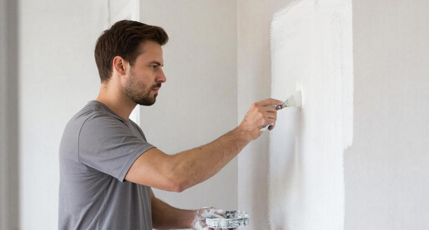 Обои больше не в моде: чем отделывают стены в 2026 году и почему к обоям больше не хотят возвращаться