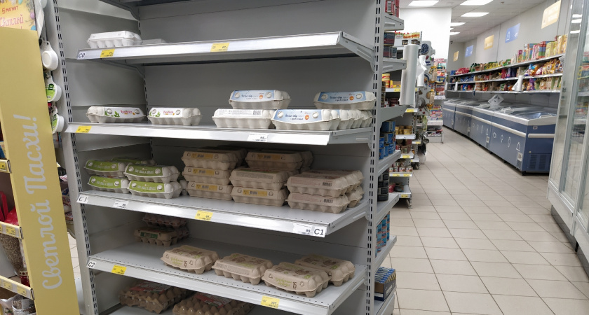 Из «Пятерочек» и «Магнитов» в январе исчезли популярные товары – в чем причина пустых полок