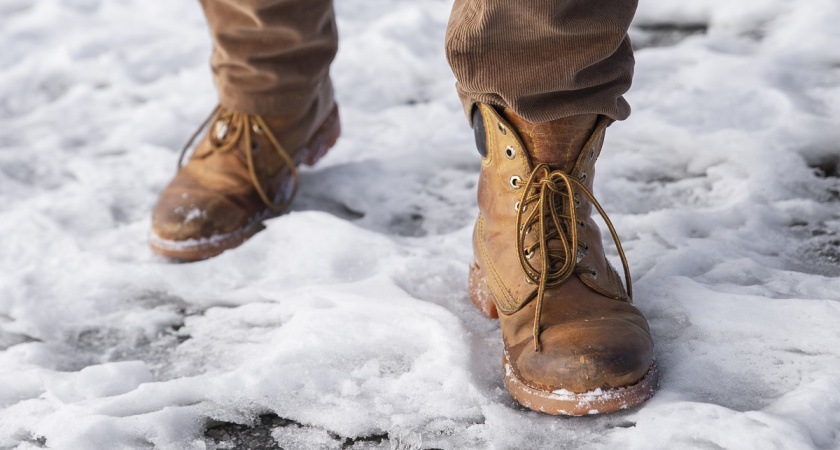 Натираю ботинки одним овощем: на льду не скольжу и не падаю — зимой шагаю смело и твёрдо, как по тротуару