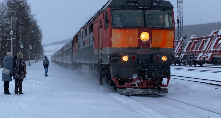В Коми “Газель” столкнулась с грузовым поездом 