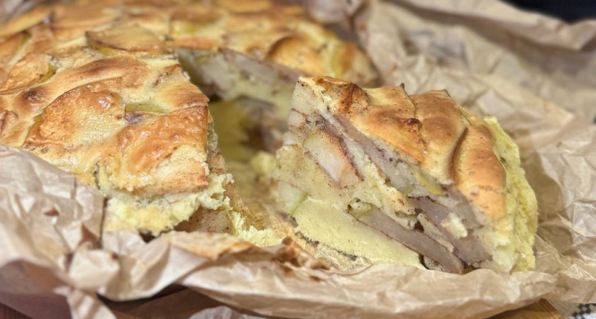 Вот такое роскошество готовлю к чаю — шарлотка «Праздничная» из 4 продуктов: без соды и разрыхлителя