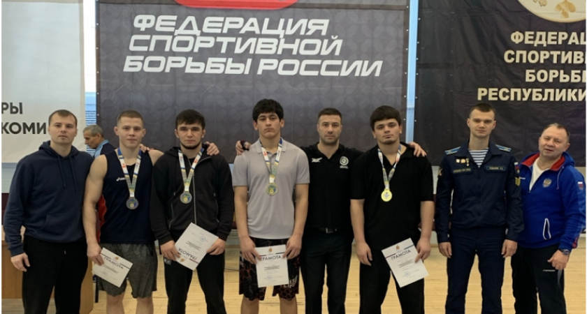 Сильнейшие борцы Коми определились на региональных стартах